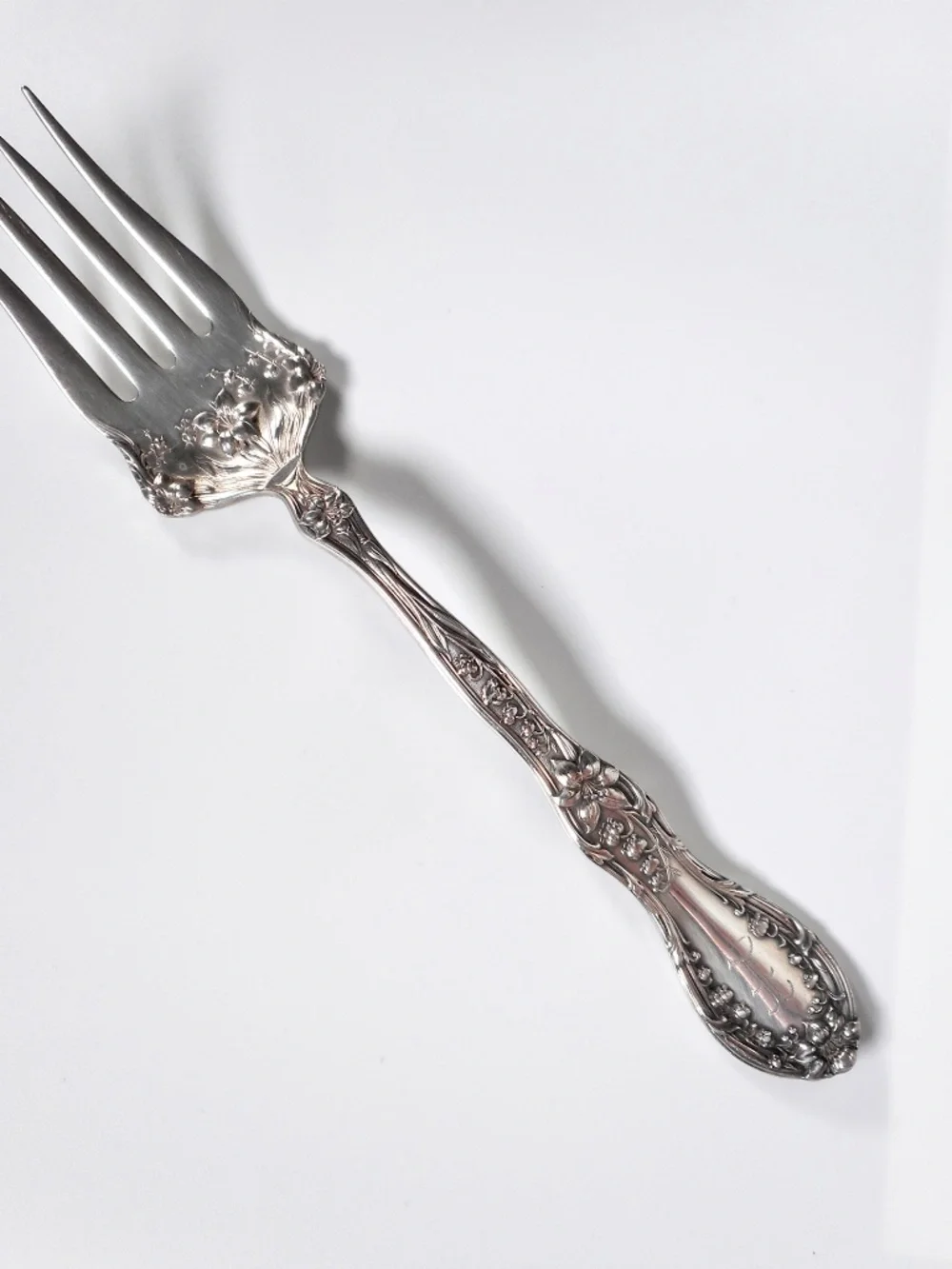 VTG Wm Rogers & Bro 1909 AI Silverplate Floral Lily Monogram Serving Fork 8.5